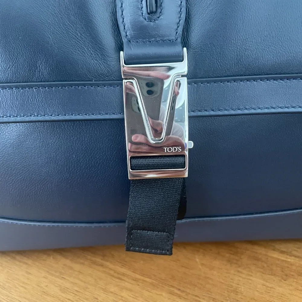Tod's Italy Blue Leather New Messenger XBMTDSY9200ND6U820‎